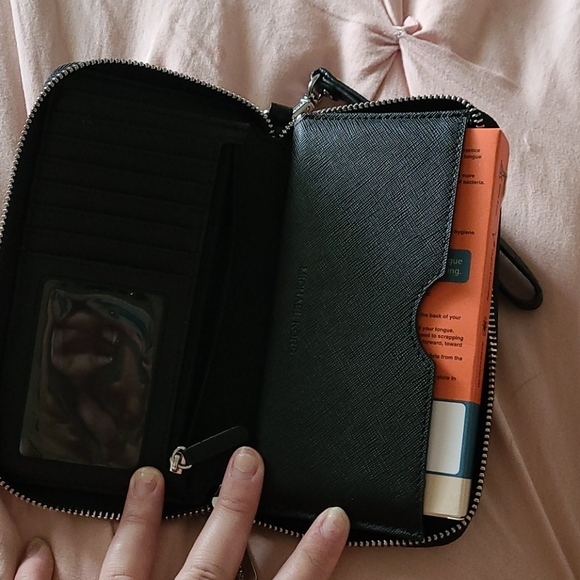 Michael Kors Wallet - Picture 5 of 7